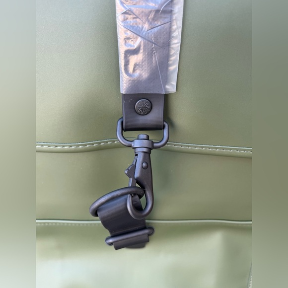 NWT RAINS unisex waterproof backpack in Evergreen color - Picture 2 of 5